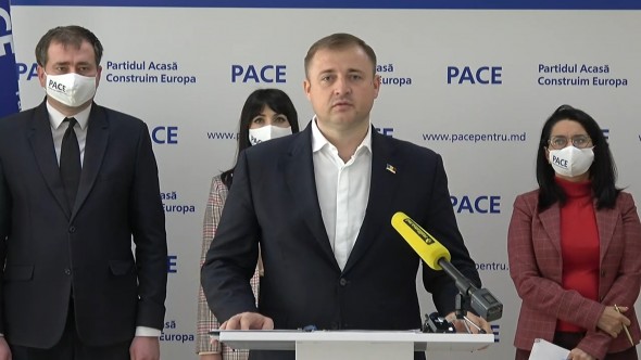 Războiul vaccinului continuă. Cavcaliuc a denunțat la Procuratura Generală alți 32 de cumetri și nănași corupți